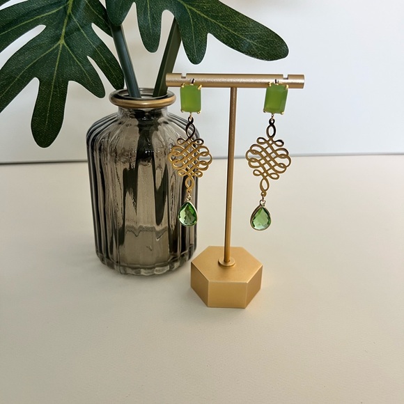 Geometric Minimalist Stylish Earrings - Gold & Green Intricate Glam  Earrings - Picture 8 of 10